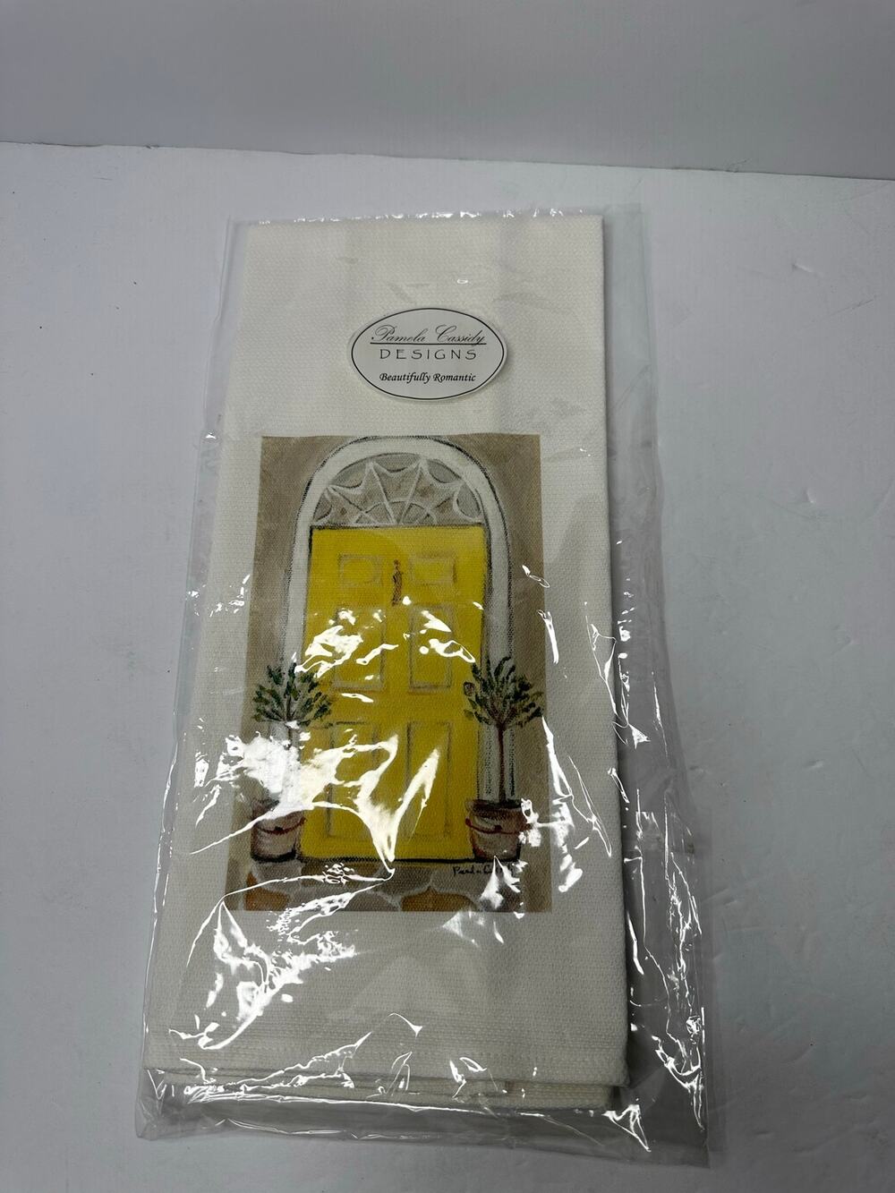 Pamela Cassidy NWT Yellow Door Hand Towel Beautifully Romantic Cottagecore